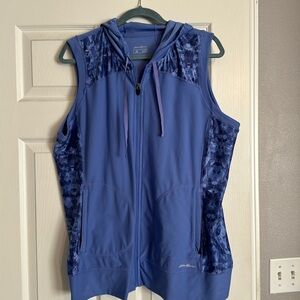 Eddie Bauer size 2 XL zip up short sleeve hoodie, light blue dark blue